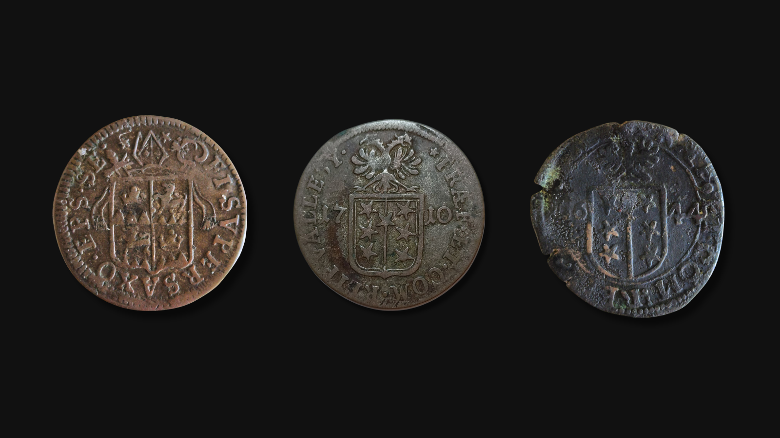 Sur le premier Batz on devine l'inscription de l'évêque "Supersaxo", Batz valaisan de 1710 et 1644
